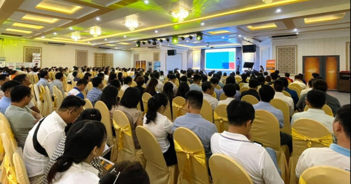 Chuỗi hội thảo đầu bờ là cơ hội quý giá để nông dân địa phương tìm hiểu và trải nghiệm các sản phẩm, công nghệ mới nhất.